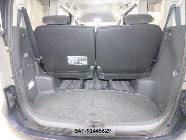 Toyota VOXY 2009-08 8782579-9