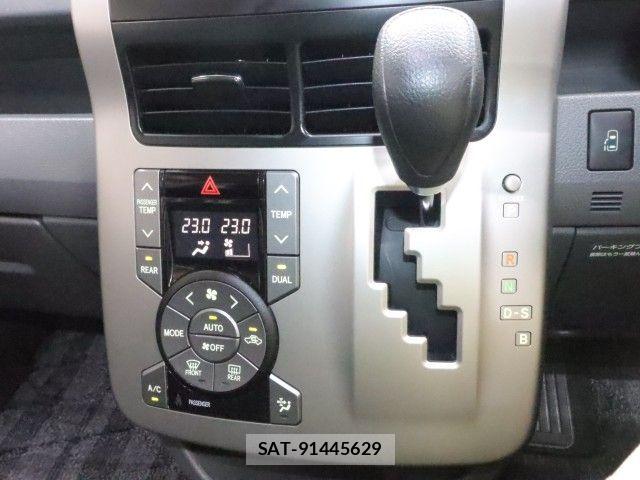 Toyota VOXY 2009-08 8782579-17