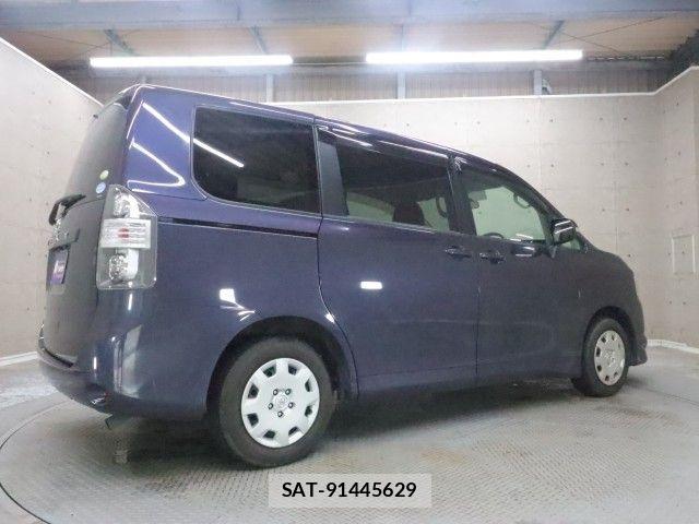 Toyota VOXY 2009-08 8782579-1
