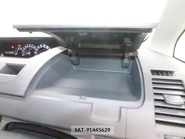Toyota VOXY 2009-08 8782579-21