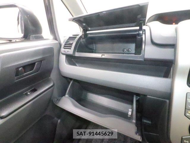 Toyota VOXY 2009-08 8782579-22