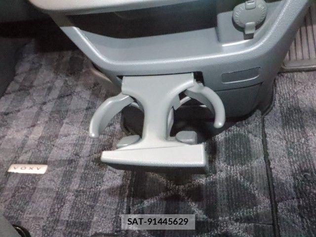 Toyota VOXY 2009-08 8782579-23