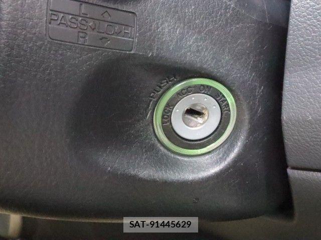 Toyota VOXY 2009-08 8782579-27