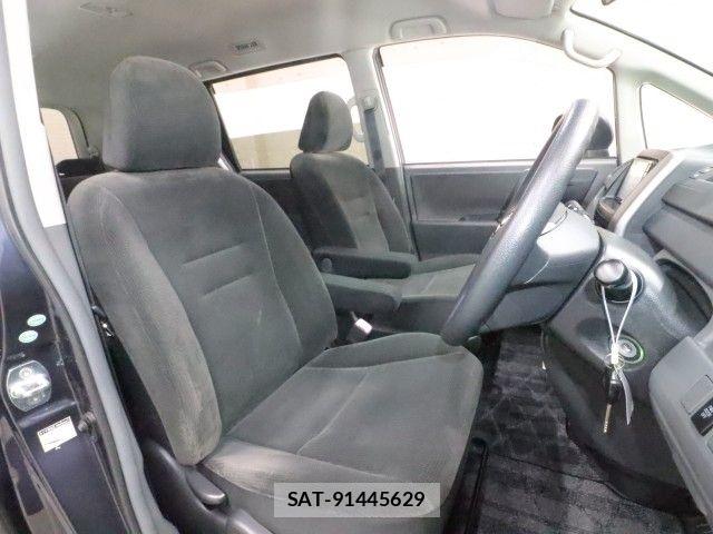 Toyota VOXY 2009-08 8782579-3