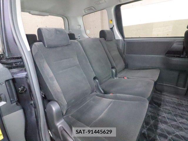 Toyota VOXY 2009-08 8782579-4