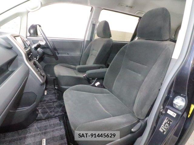 Toyota VOXY 2009-08 8782579-5
