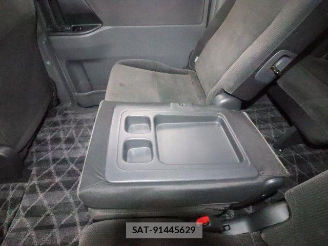 Toyota VOXY 2009-08 8782579-7