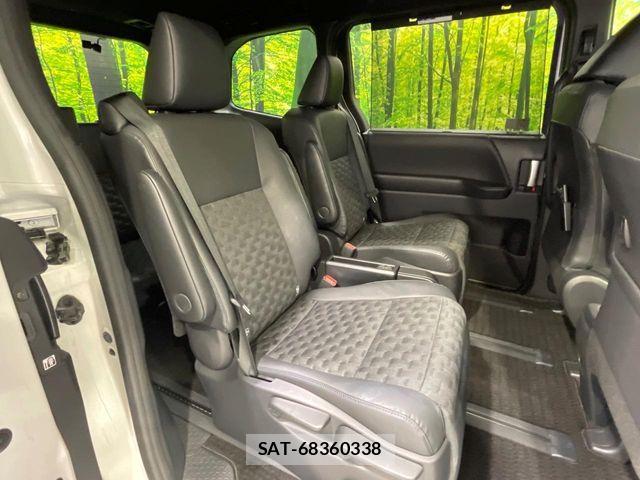 Toyota VOXY 2022-08 8782541-9