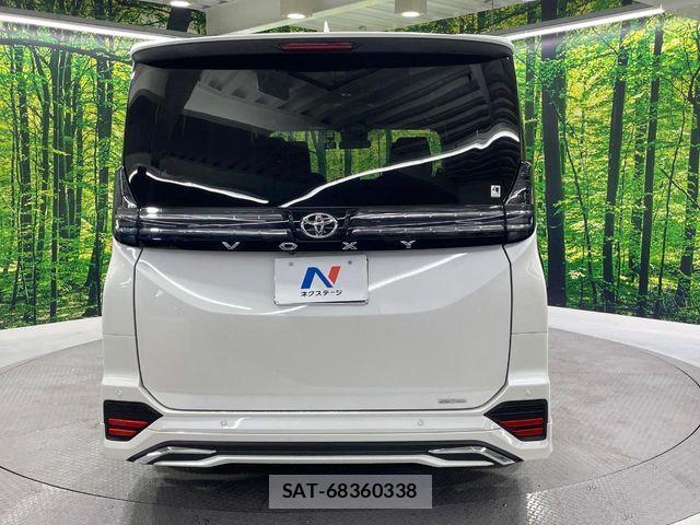 Toyota VOXY 2022-08 8782541-16