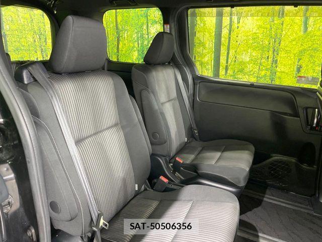Toyota VOXY 2019-10 8782559-8