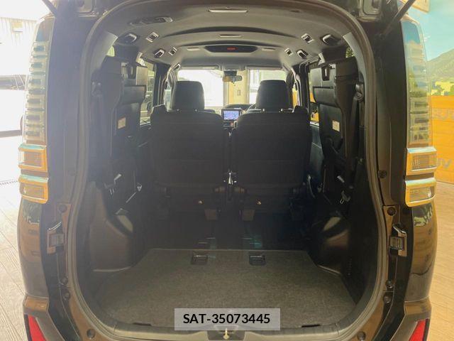 Toyota VOXY 2018-03 8782567-9