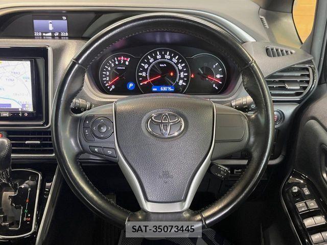 Toyota VOXY 2018-03 8782567-10