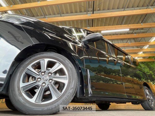 Toyota VOXY 2018-03 8782567-12