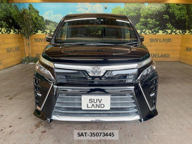 Toyota VOXY 2018-03 8782567-13