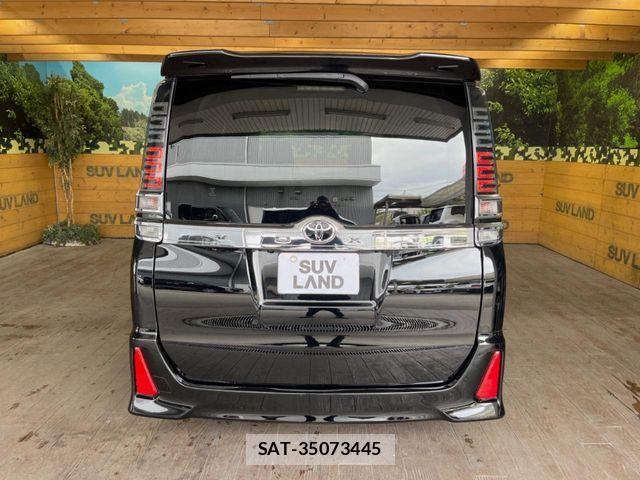 Toyota VOXY 2018-03 8782567-14