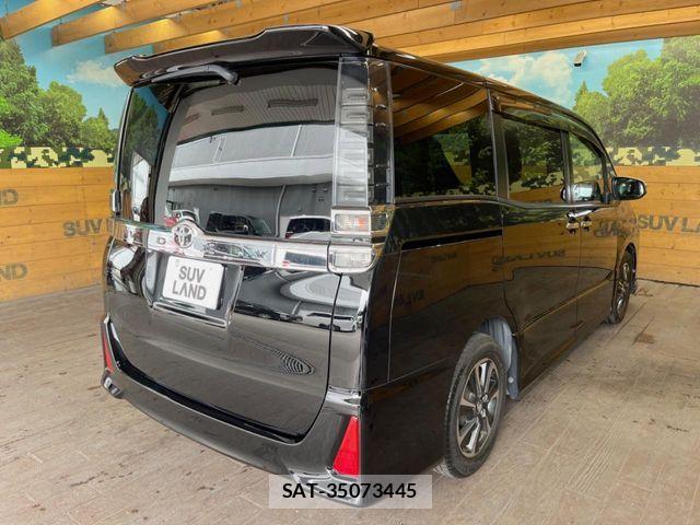 Toyota VOXY 2018-03 8782567-16
