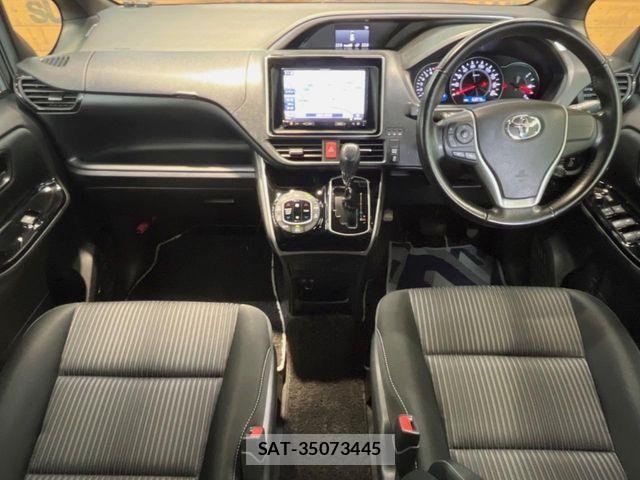 Toyota VOXY 2018-03 8782567-1