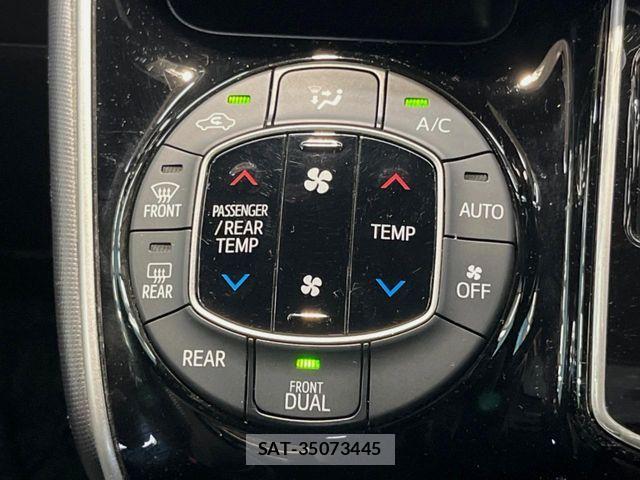 Toyota VOXY 2018-03 8782567-5