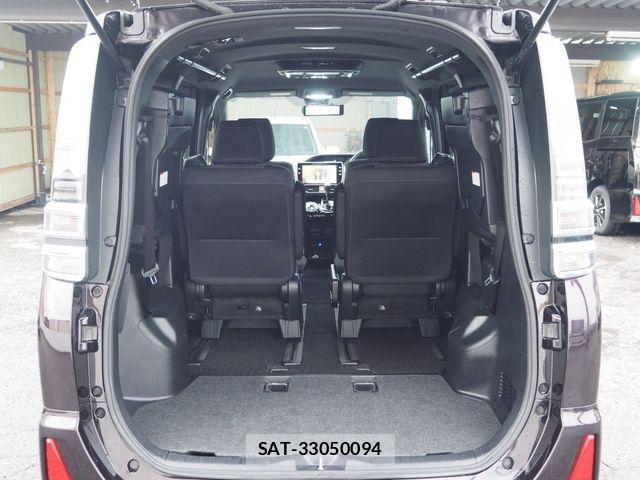 Toyota VOXY 2017-07 8797908-11