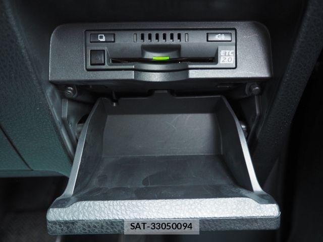 Toyota VOXY 2017-07 8797908-15