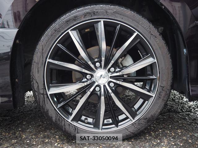 Toyota VOXY 2017-07 8797908-16