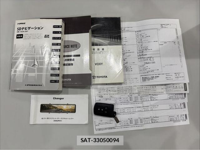 Toyota VOXY 2017-07 8797908-18