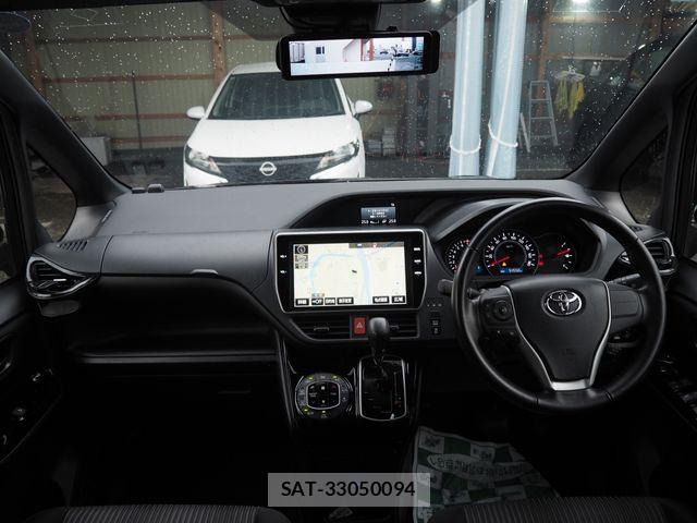 Toyota VOXY 2017-07 8797908-1