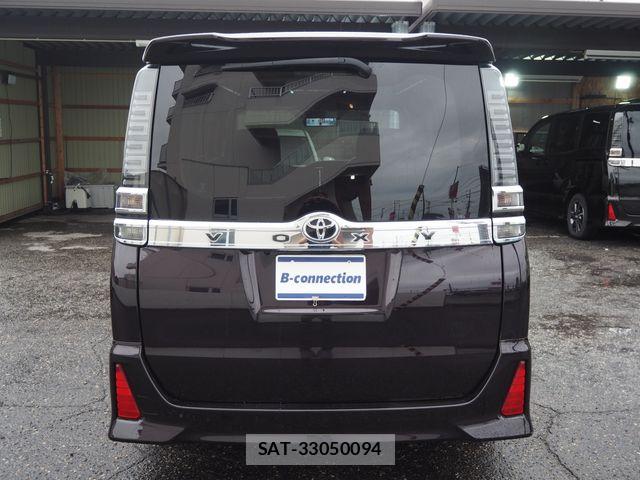 Toyota VOXY 2017-07 8797908-5