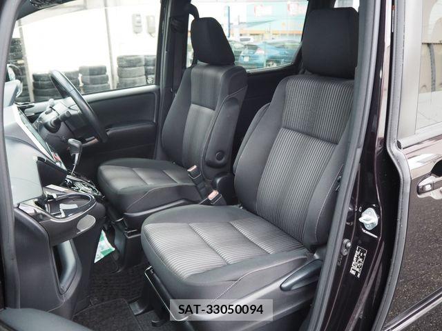 Toyota VOXY 2017-07 8797908-7