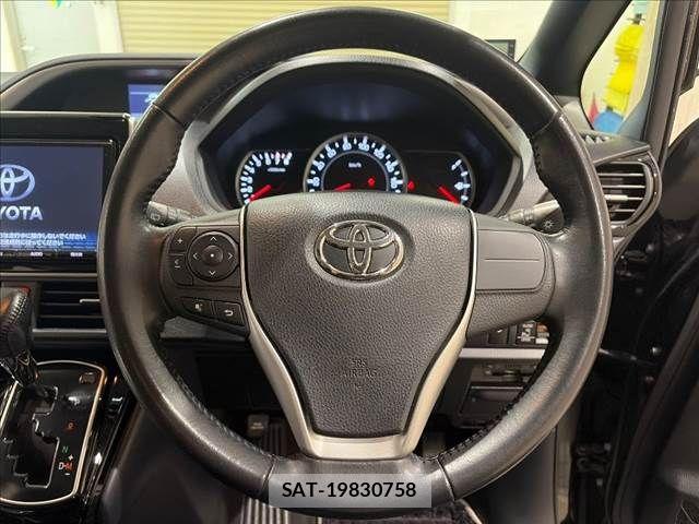 Toyota VOXY 2017-02 8797898-11