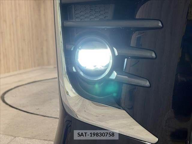Toyota VOXY 2017-02 8797898-13
