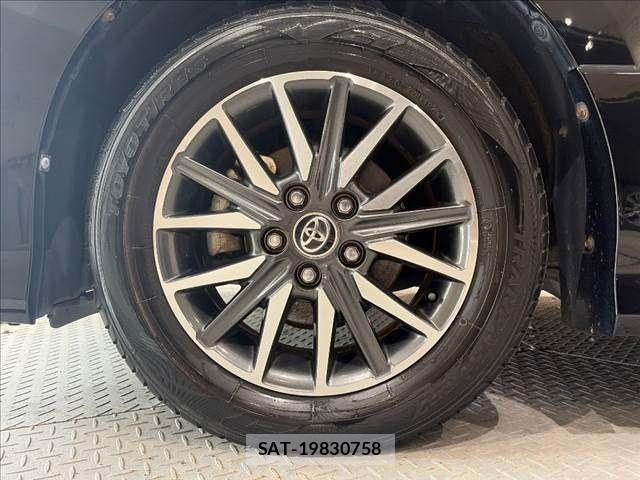 Toyota VOXY 2017-02 8797898-14