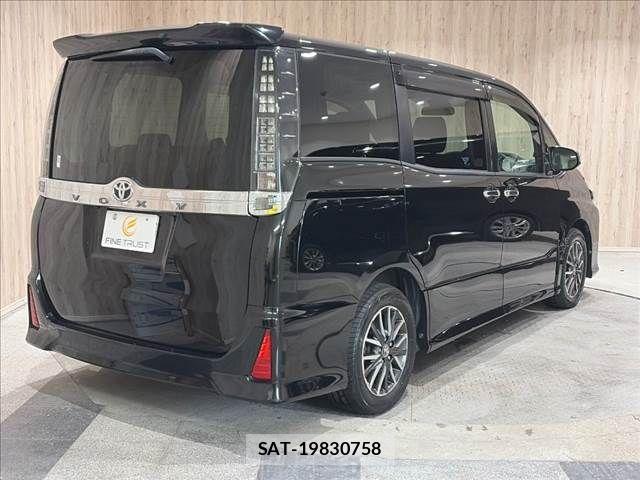 Toyota VOXY 2017-02 8797898-18