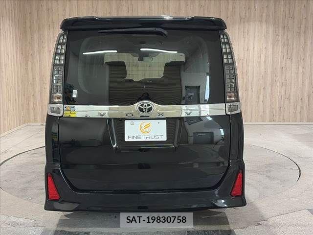 Toyota VOXY 2017-02 8797898-19