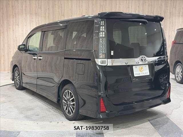 Toyota VOXY 2017-02 8797898-20