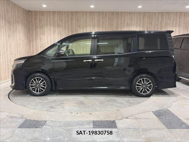 Toyota VOXY 2017-02 8797898-21