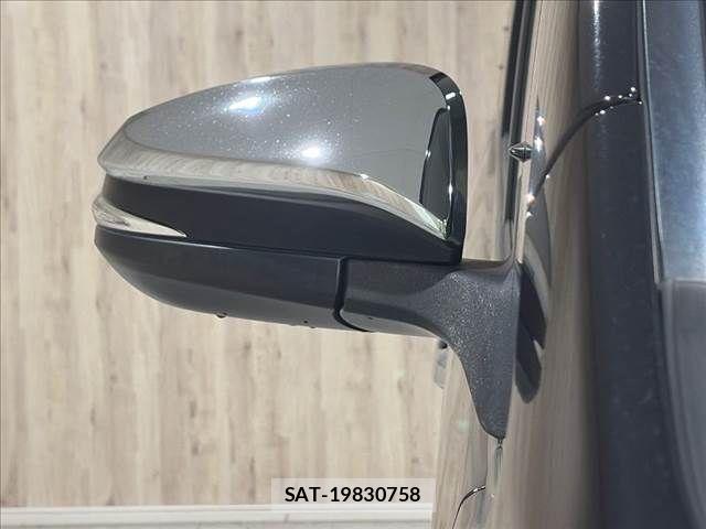 Toyota VOXY 2017-02 8797898-26