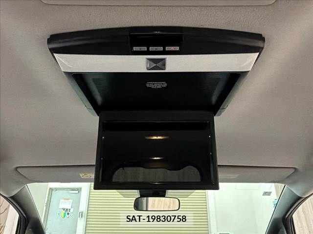 Toyota VOXY 2017-02 8797898-4