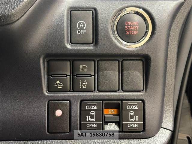 Toyota VOXY 2017-02 8797898-6