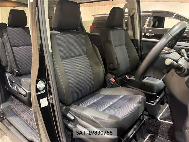 Toyota VOXY 2017-02 8797898-7
