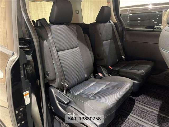 Toyota VOXY 2017-02 8797898-8