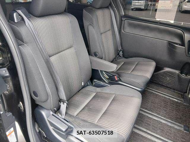 Toyota VOXY 2018-12 8797893-9