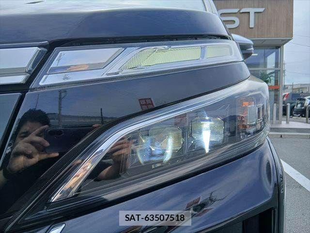 Toyota VOXY 2018-12 8797893-12