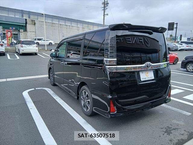 Toyota VOXY 2018-12 8797893-20