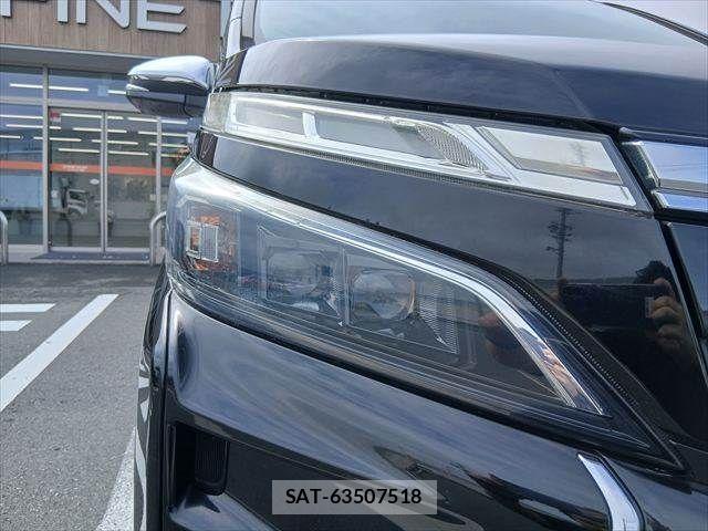 Toyota VOXY 2018-12 8797893-24