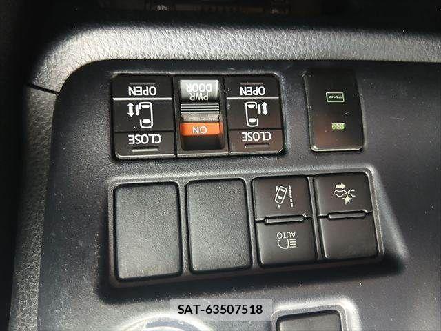 Toyota VOXY 2018-12 8797893-7