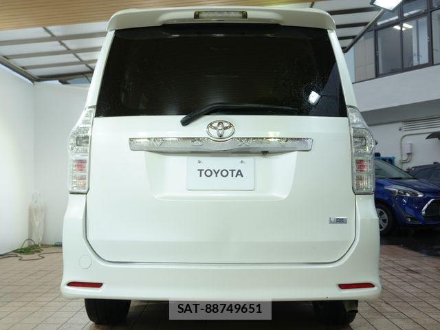 Toyota VOXY 2013-10 8797902-9