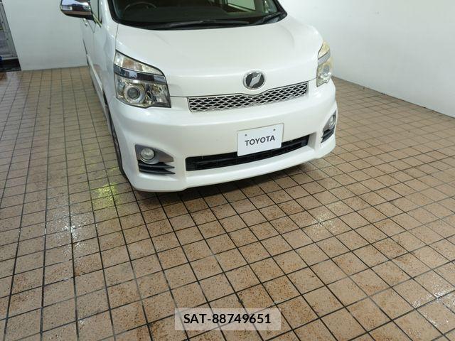 Toyota VOXY 2013-10 8797902-10