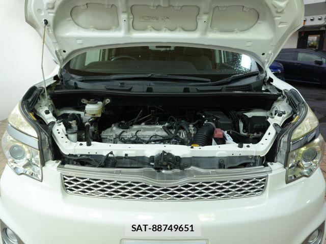 Toyota VOXY 2013-10 8797902-11