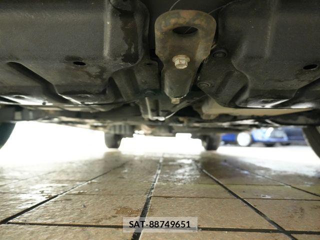 Toyota VOXY 2013-10 8797902-13